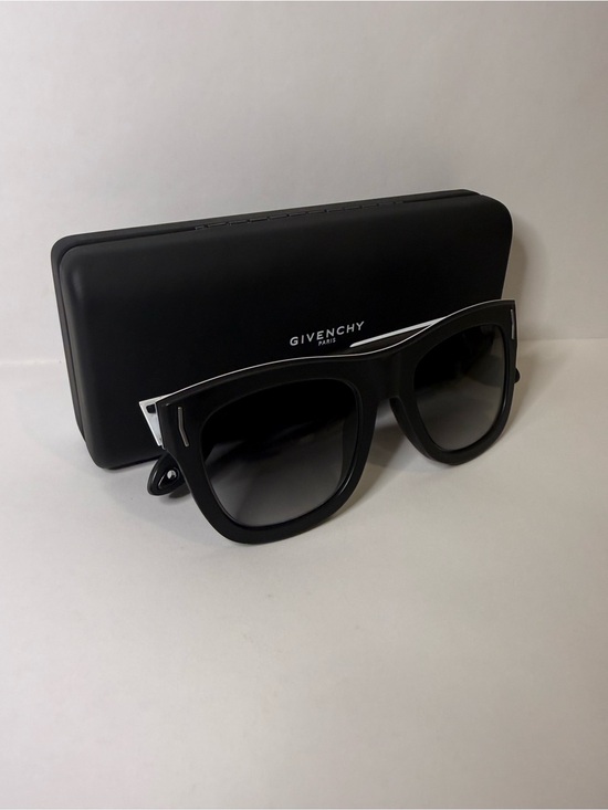 Givenchy Paris 7016/S Oversized Black Square Sunglasses with Dark Lenses main image 5